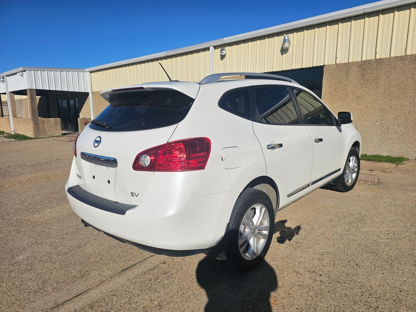 2013 WHITE Nissan Rogue S 2WD (JN8AS5MT8DW) with an 2.5L L4 DOHC 16V engine, Continuously Variable Transmission transmission, located at 533 S Seven Points BLVD, Seven Points, TX, 75143, (430) 255-4030, 32.313999, -96.209351 - Photo#2